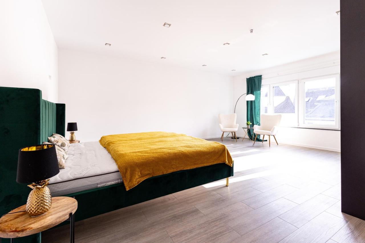 Design Apartment Zentral Fuer 6 In Andernach: Ausblick, Wifi, Kueche Luaran gambar