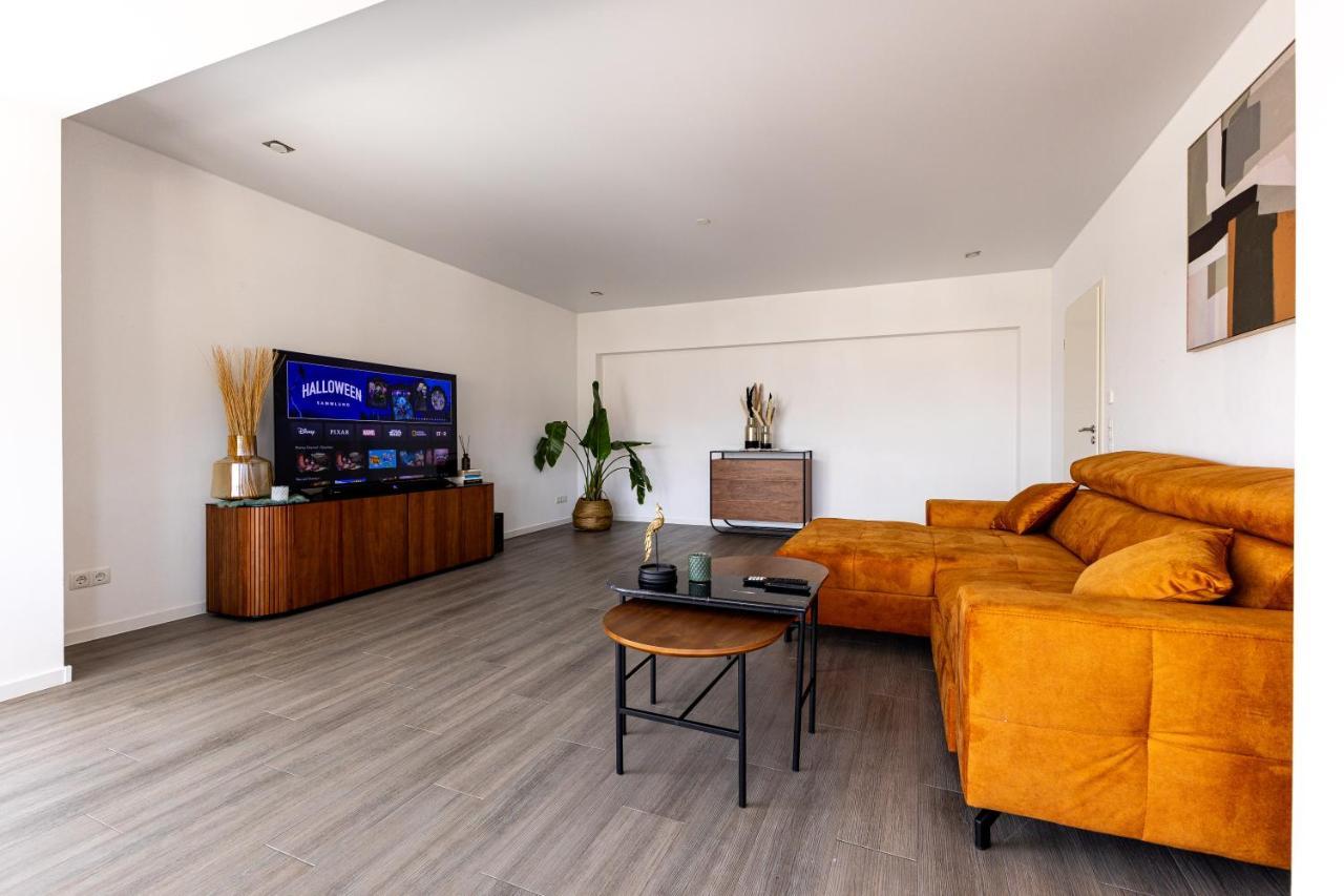 Design Apartment Zentral Fuer 6 In Andernach: Ausblick, Wifi, Kueche Luaran gambar