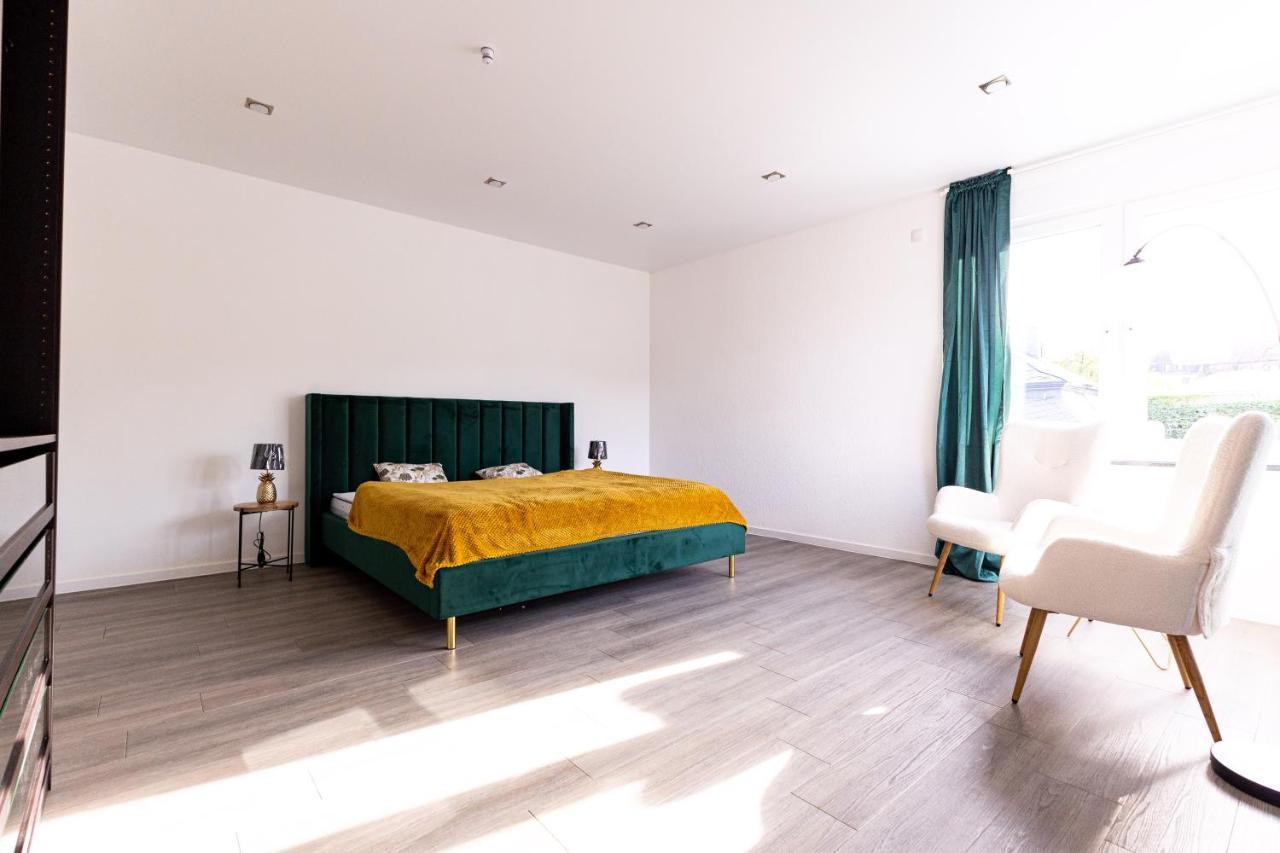 Design Apartment Zentral Fuer 6 In Andernach: Ausblick, Wifi, Kueche Luaran gambar