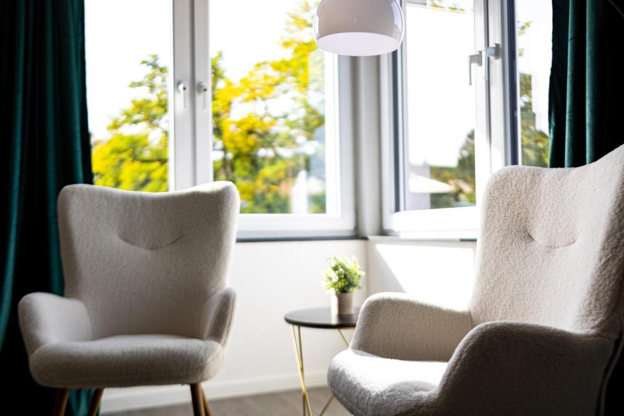 Design Apartment Zentral Fuer 6 In Andernach: Ausblick, Wifi, Kueche Luaran gambar