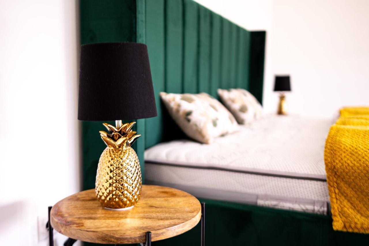 Design Apartment Zentral Fuer 6 In Andernach: Ausblick, Wifi, Kueche Luaran gambar