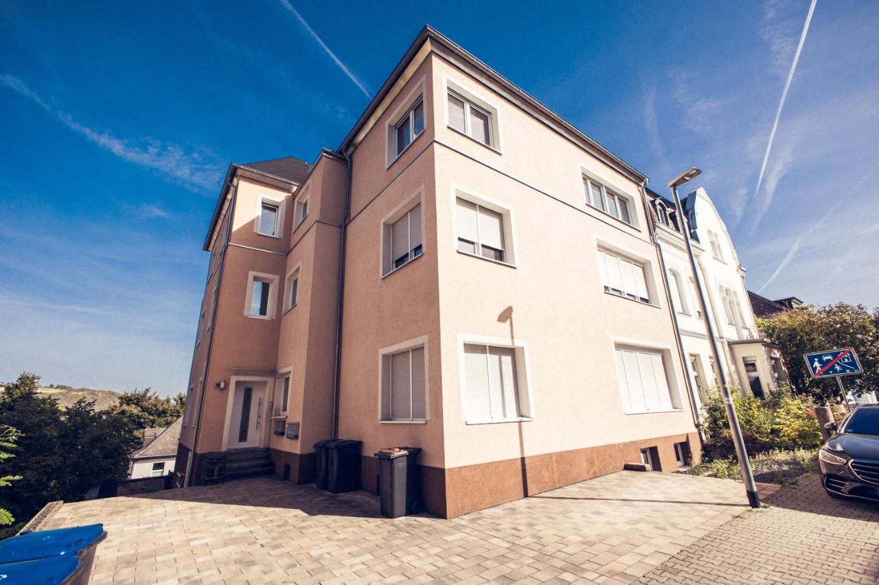 Design Apartment Zentral Fuer 6 In Andernach: Ausblick, Wifi, Kueche Luaran gambar