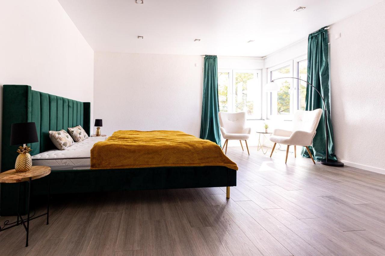 Design Apartment Zentral Fuer 6 In Andernach: Ausblick, Wifi, Kueche Luaran gambar
