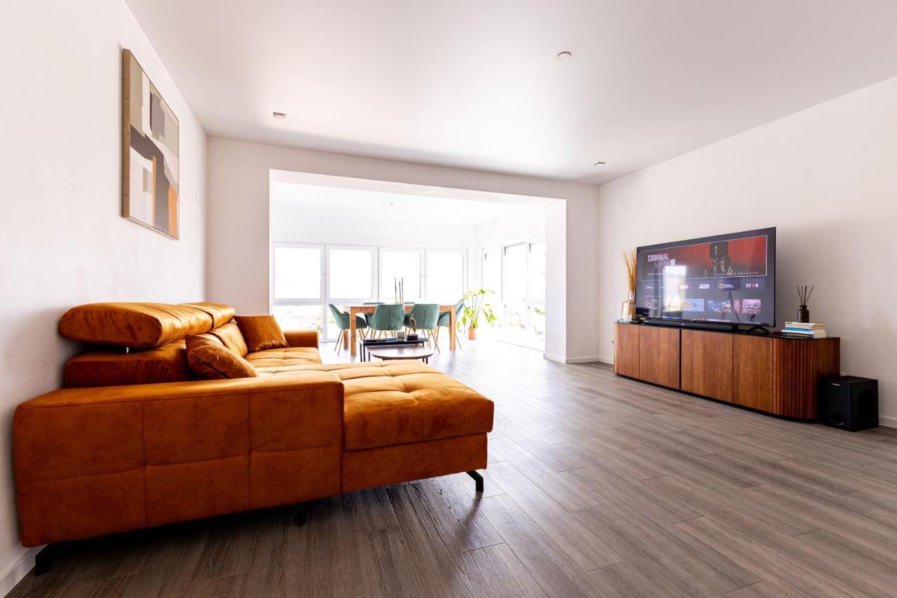 Design Apartment Zentral Fuer 6 In Andernach: Ausblick, Wifi, Kueche Luaran gambar
